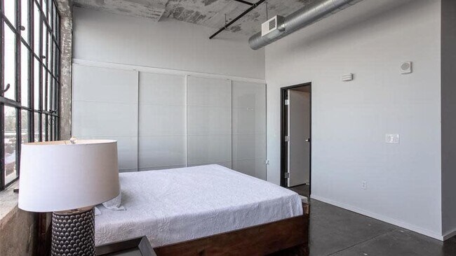 Building Photo - 120 Saint Louis-1402