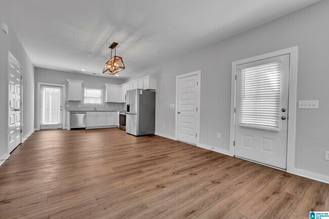 Building Photo - 559 Troubadour Ln