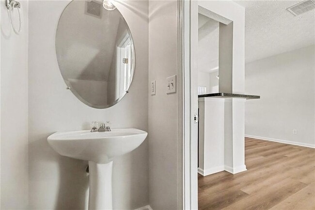 Building Photo - 2559 Walden Lake Dr