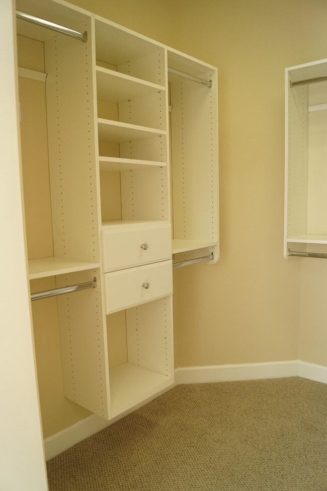 Building Photo - 2951 SW Pond Way