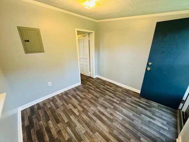 Building Photo - For Lease - 2 Bed, 1 Bath, 960 sq ft Home ...