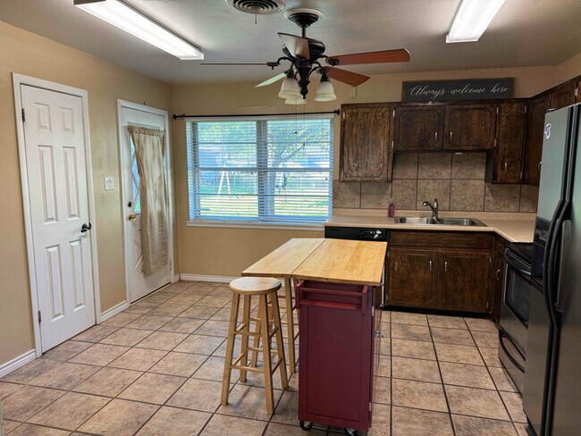 Building Photo - 106 Hope Ln