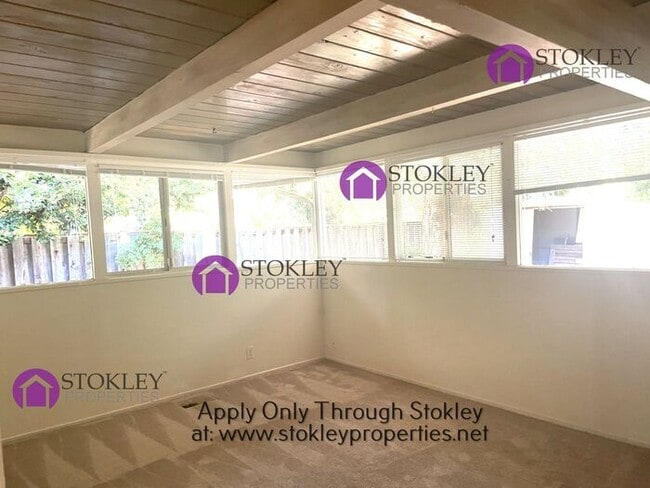 Building Photo - 137 Donna Maria Way