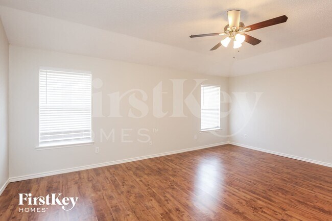 Building Photo - 2124 Twin Creek Ln
