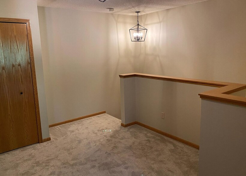 Building Photo - 2553 Mallard Dr