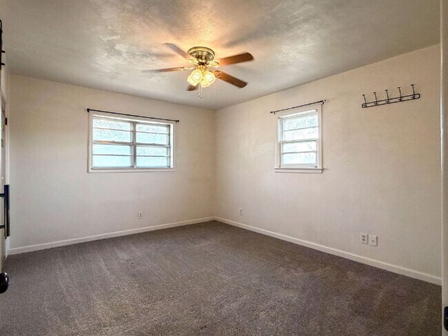 Building Photo - 3221 Emory St