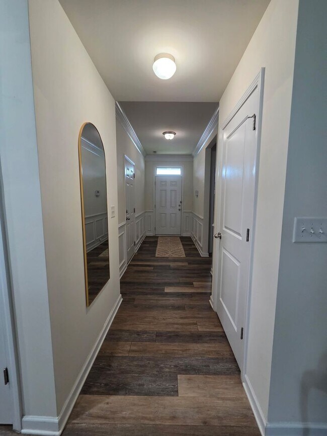 Building Photo - Well Maintained Large townhome in Steele Creek