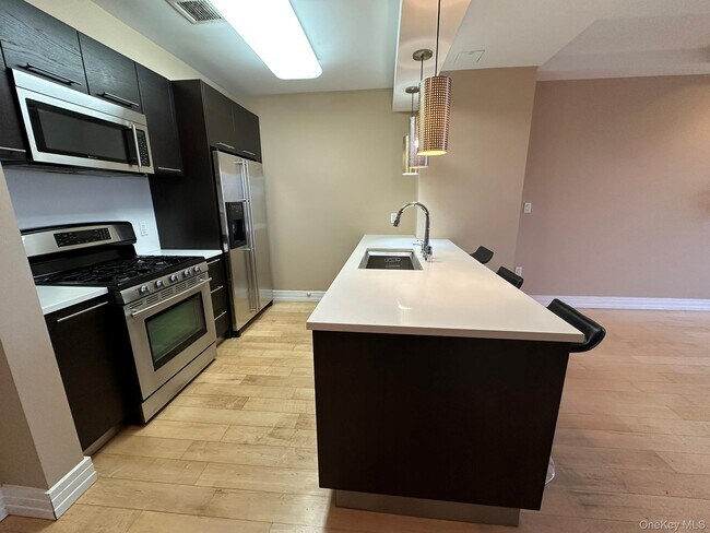 Building Photo - 64-05 Yellowstone Blvd