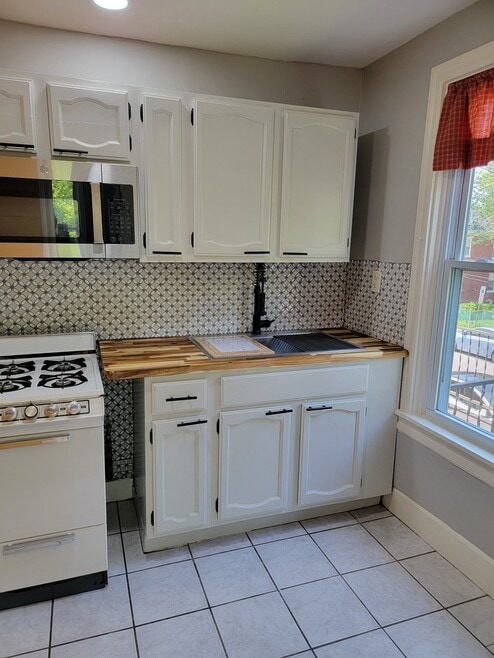 Building Photo - 2418 State St