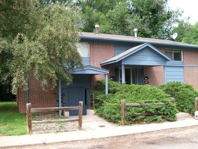 Building Photo - 1301 Burton Ct