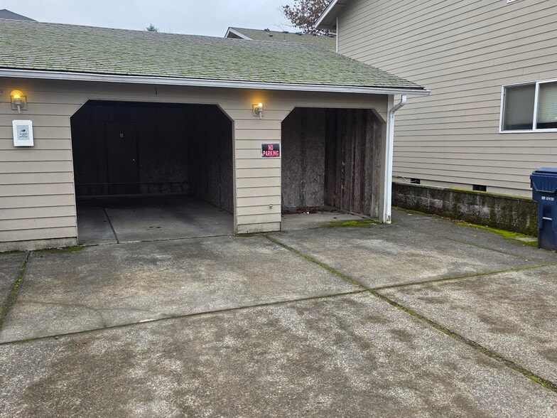 Building Photo - 294 Stadium Dr N