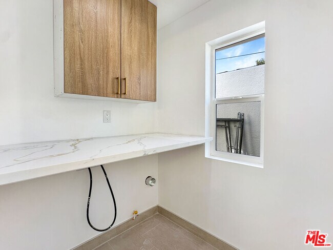 Building Photo - 5930 Willoughby Ave