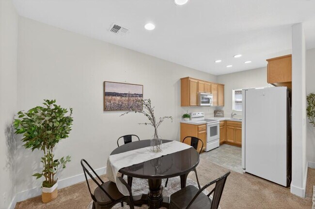 Building Photo - Charming 3-Bed Home in Sacramento with 2.5 Baths