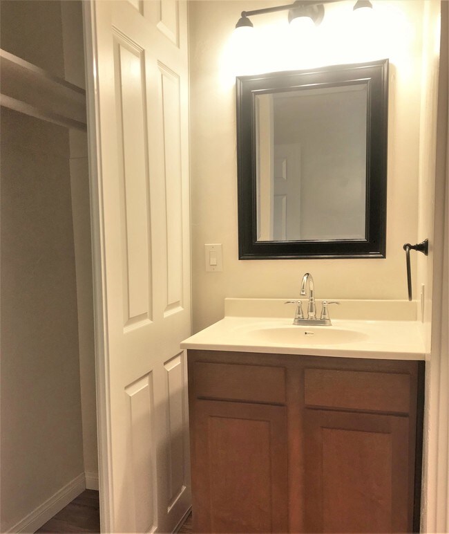 Building Photo - 5033 Clairemont Mesa Blvd