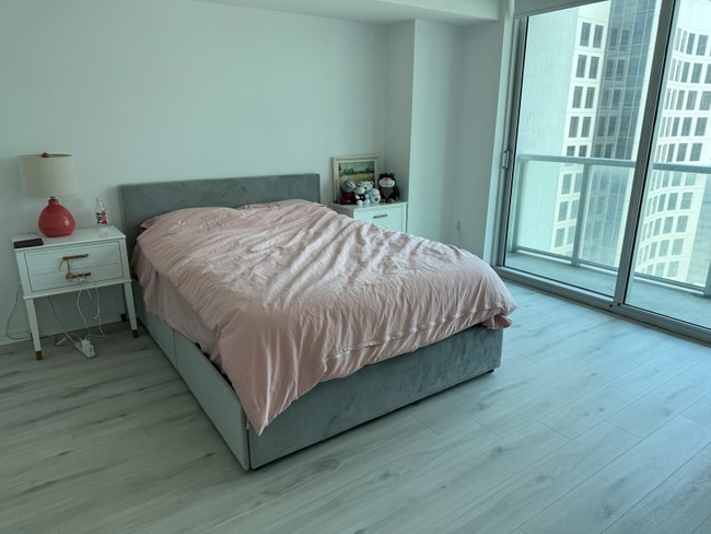Building Photo - 500 Brickell Ave