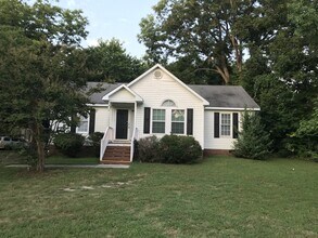 Building Photo - Great Corner Lot Home in Downtown Clayton