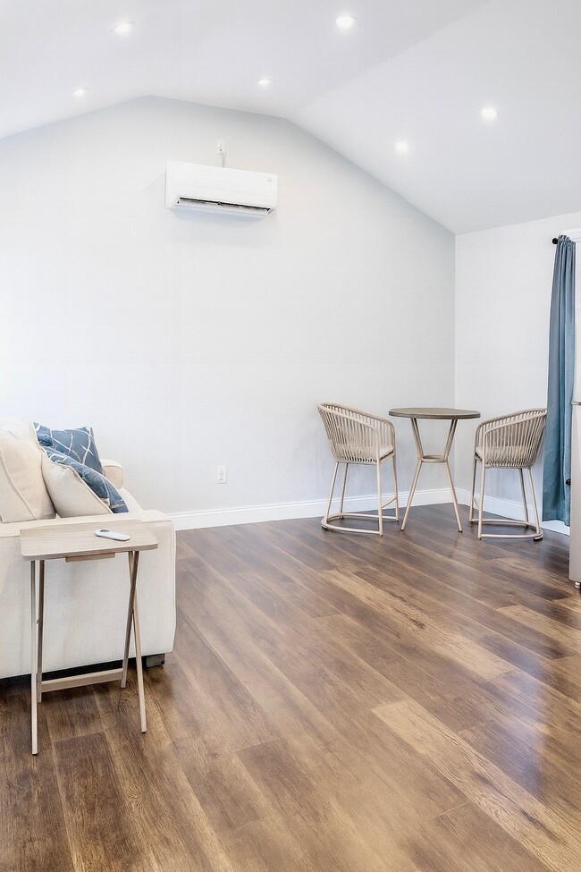 Building Photo - 2 Lula Dr