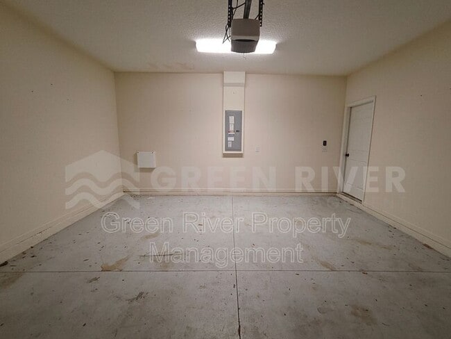 Building Photo - 3107 Zeyno Dr