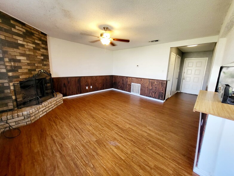 Building Photo - 4016 Eastridge Dr