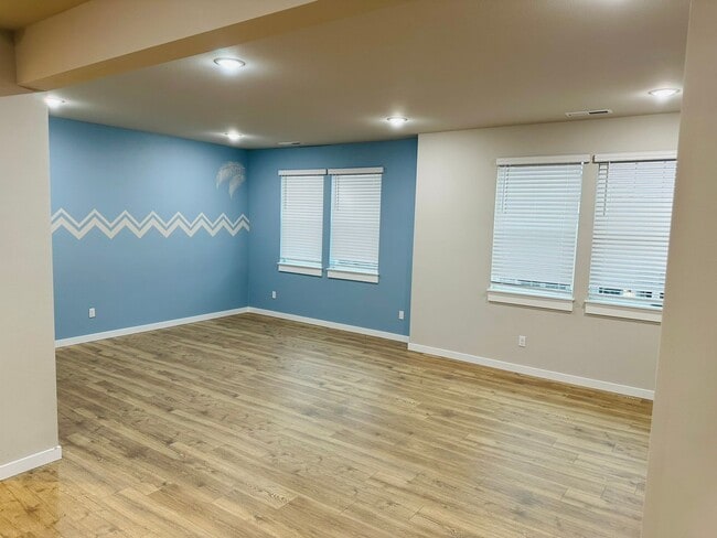 Building Photo - Newer 3-Story 3 Bedroom DR Horton Home in Lake Stickney/Everett - SHORT TERM LEASE OFFER