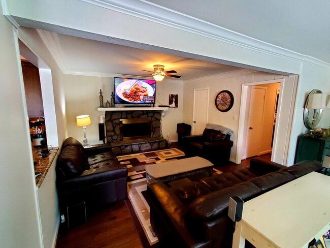 Building Photo - 412 Maiden Ln