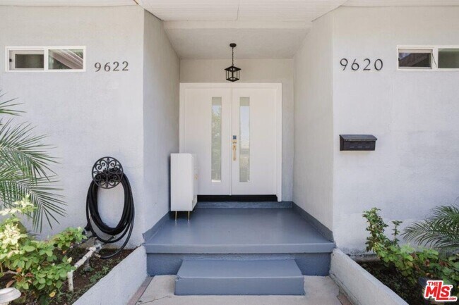 Building Photo - 9620 Woodale Ave