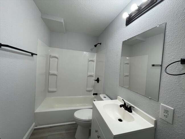 Building Photo - 1408 Iredell Ave