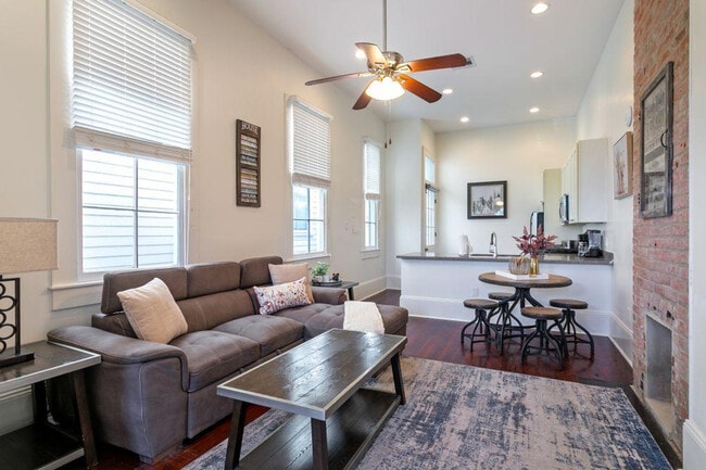 Primary Photo - 1501 Robert C. Blakes Sr. Dr