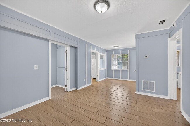 Building Photo - 2960 W 10th St