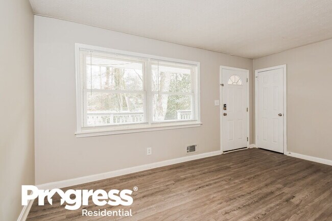 Building Photo - 643 Milford Dr SW