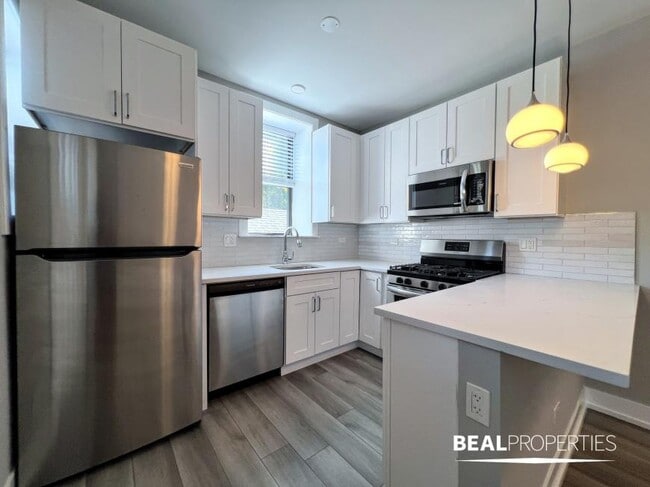 Building Photo - 1 bedroom in CHICAGO IL 60613