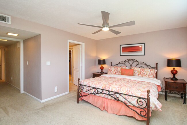 Building Photo - ** 2/2 CHARMING FURNISHED CONDO AT THE ISL...