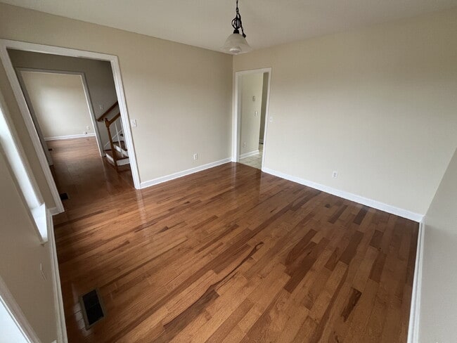 Building Photo - 145 Fiddlers Run Ct