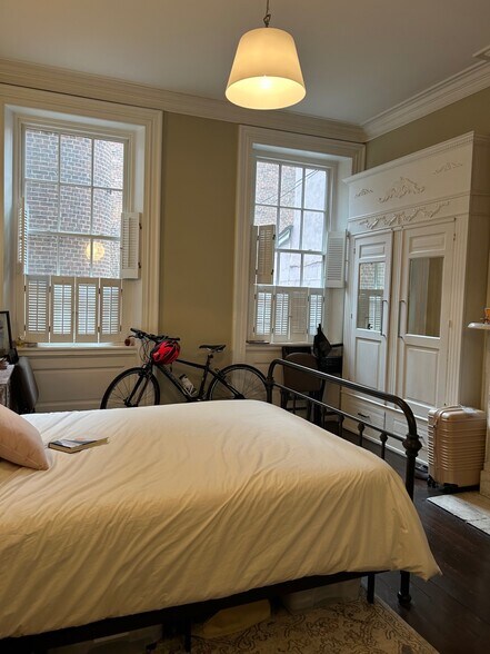 Building Photo - 277 S 4th St