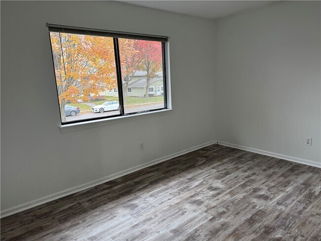 Building Photo - 136 Milrace Dr