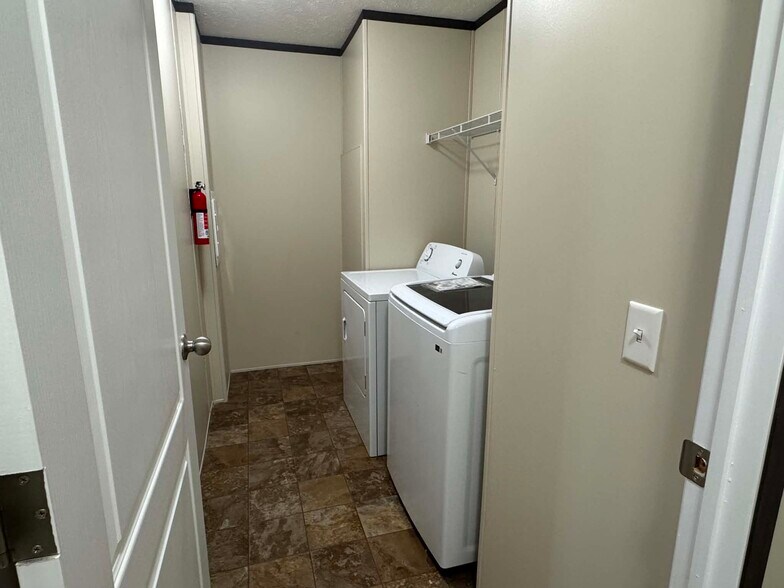 Building Photo - 48596 Leafdale Ct