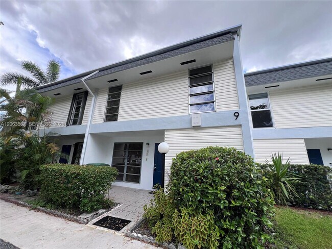 Building Photo - 2750 N 34th Ave