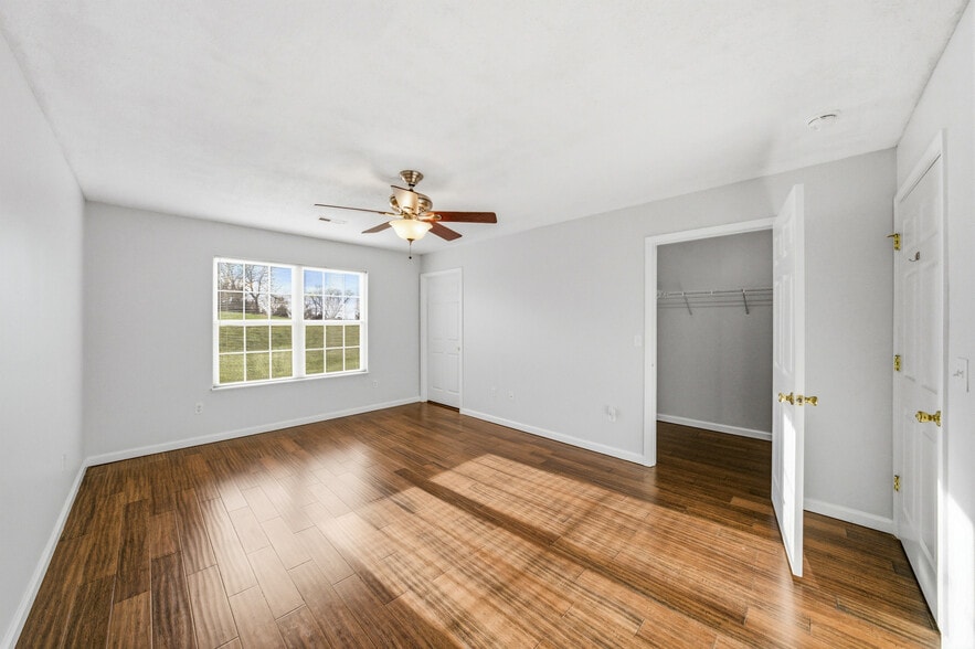 master bedroom - 1453 Chessingham Dr
