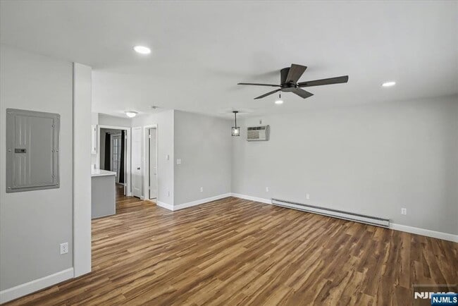 Building Photo - 85 Sheridan Ave