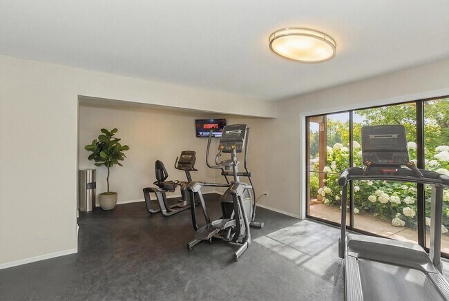 Building Photo - 4250 W Lake Ave