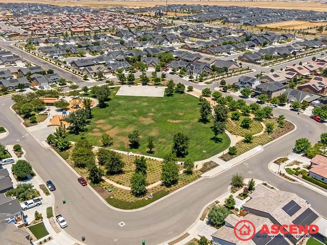 Building Photo - Phenomenal Home In Gossamer Grove!