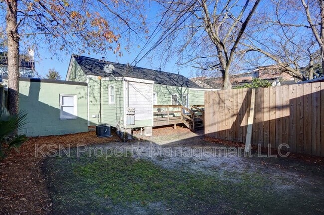 Building Photo - 543 E Harris St