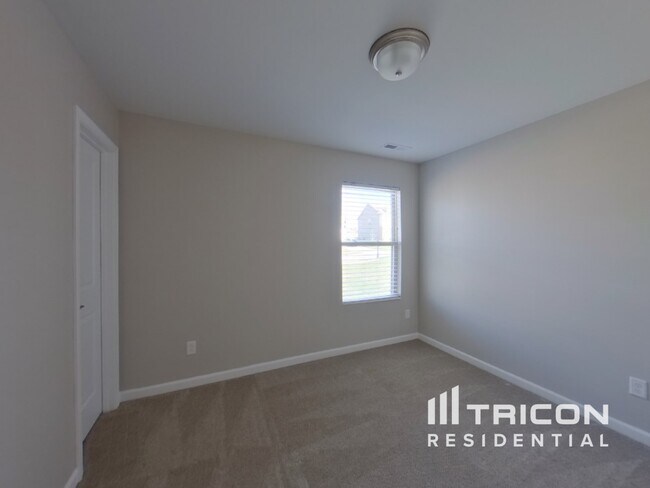Building Photo - 1035 Lonergan Cir