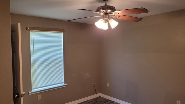 Building Photo - 517 Lizardi St