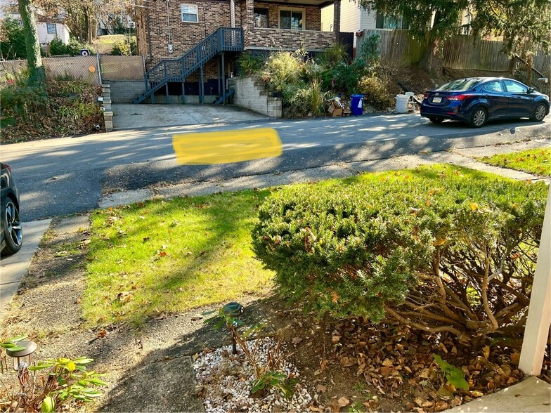 Street Parking - 2612 Louisiana Ave