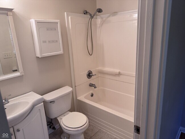 Building Photo - Charming 3-Bedroom Home with 2 Full Baths in Indianapolis – Perfect Blend of Comfort and Convenie...