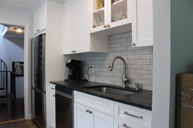 Building Photo - 402 Appletree Ln