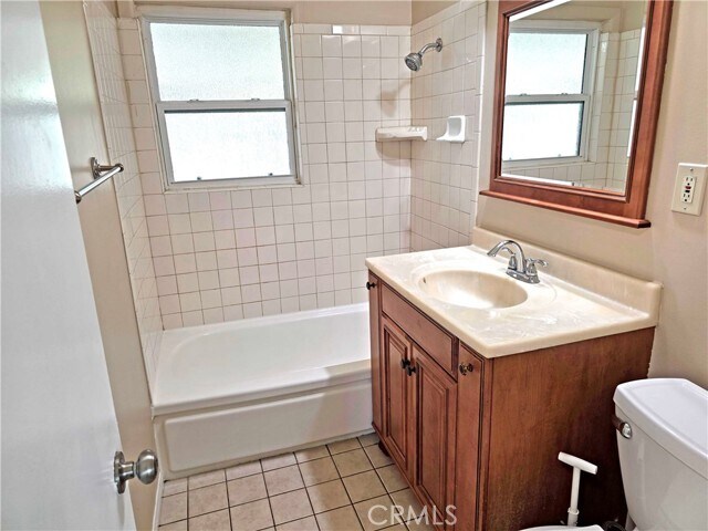 Building Photo - 905 S Dodsworth Ave