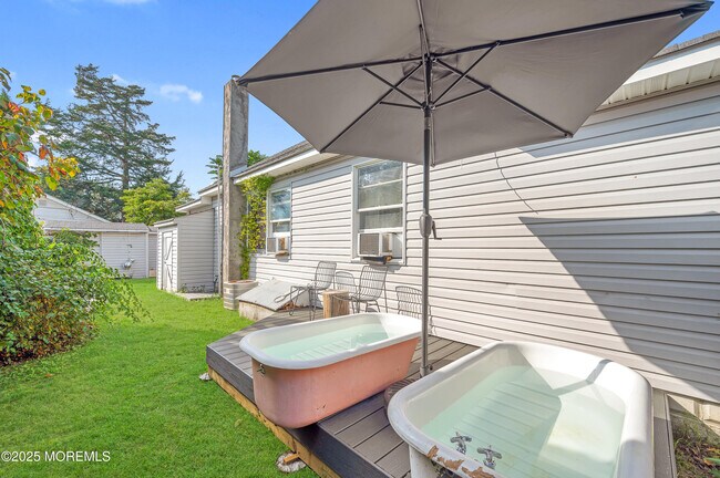 Building Photo - 638 Parkside Ave