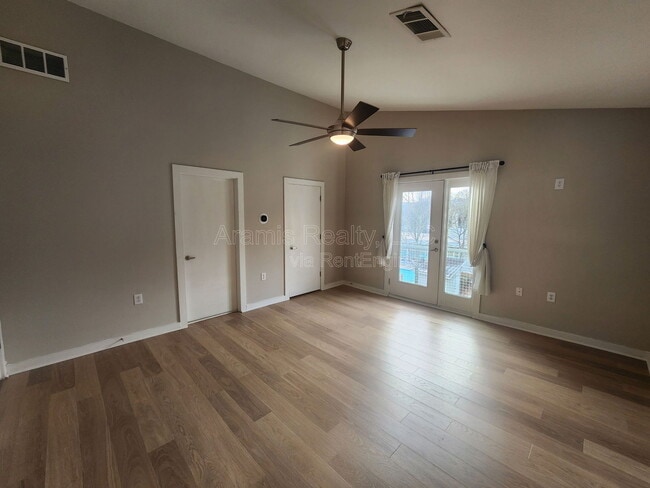 Building Photo - 1282 MacKintosh pknw